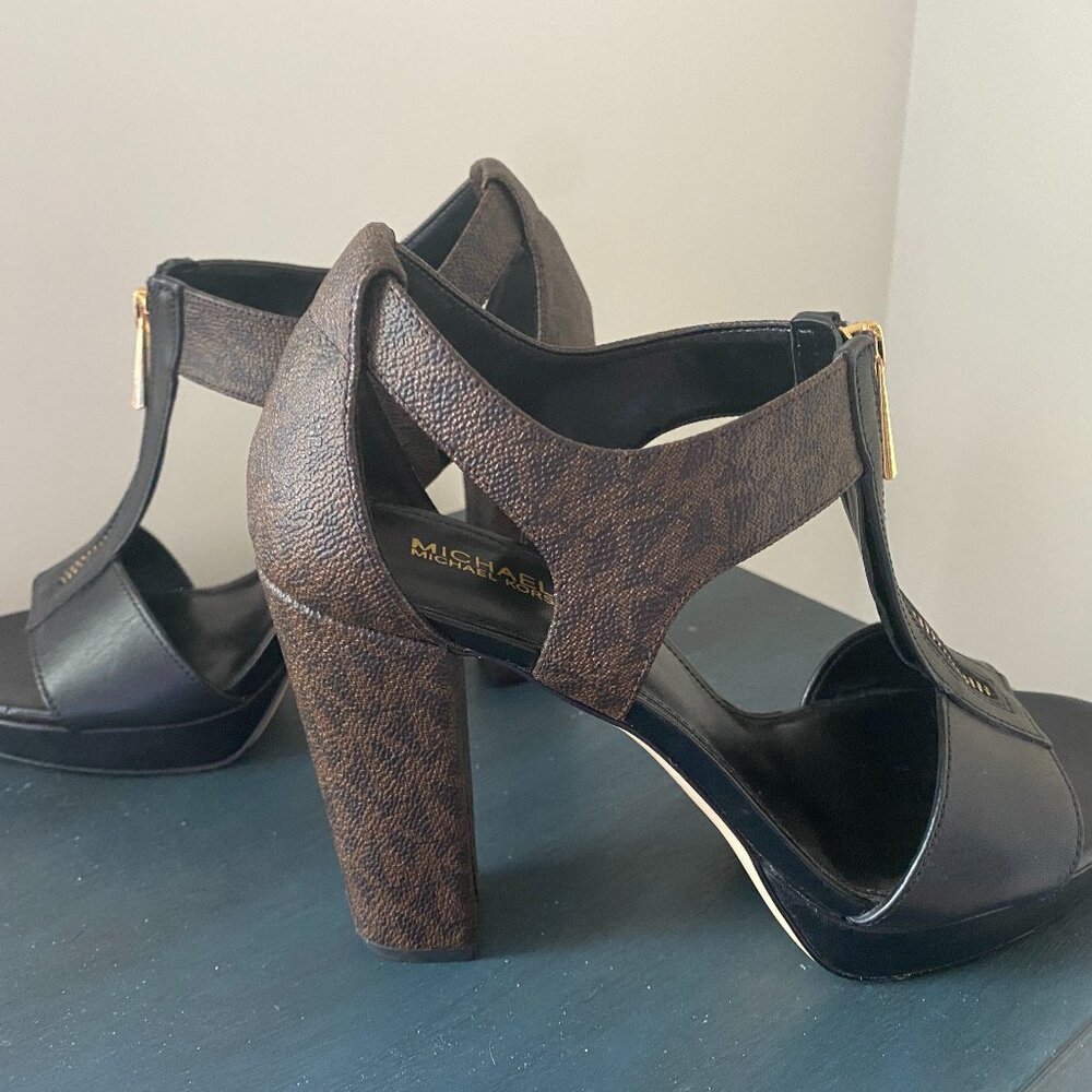 Michael Kors Textured Leather Berkley T Strap Heeled Sandals Size 8M